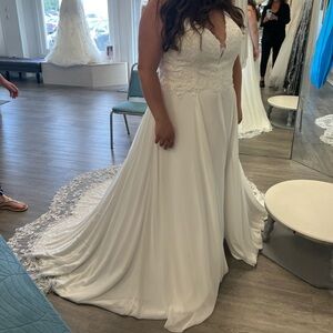 Maggie Sottero wedding dress NEW WITH TAGS NEVER ALTERED